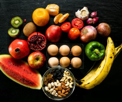 Colorful illustration comparing a slow metabolism to a fast one, showing how protein, green tea, and spices can boost calorie burn for weight loss.